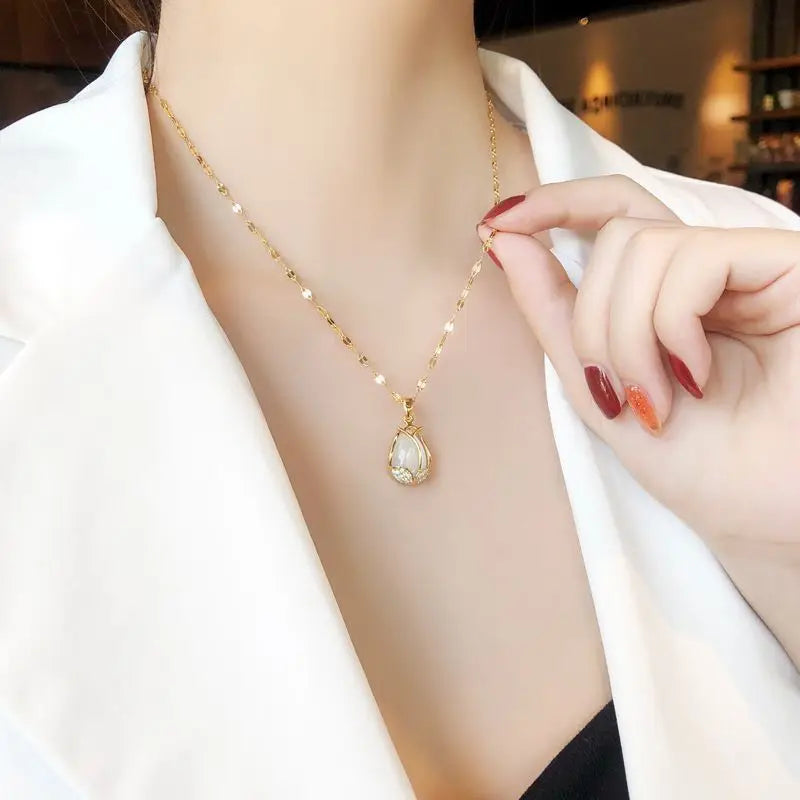 New Elegant Water Drop Tulips Pendant No Fade Golden Classic Women Clavicle Chain Necklaces Female Birthday Gift Jewelry Girls