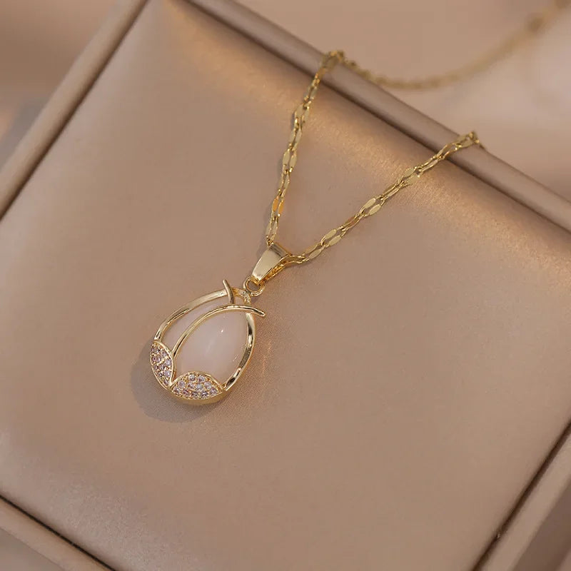 New Elegant Water Drop Tulips Pendant No Fade Golden Classic Women Clavicle Chain Necklaces Female Birthday Gift Jewelry Girls