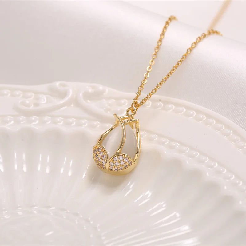 New Elegant Water Drop Tulips Pendant No Fade Golden Classic Women Clavicle Chain Necklaces Female Birthday Gift Jewelry Girls